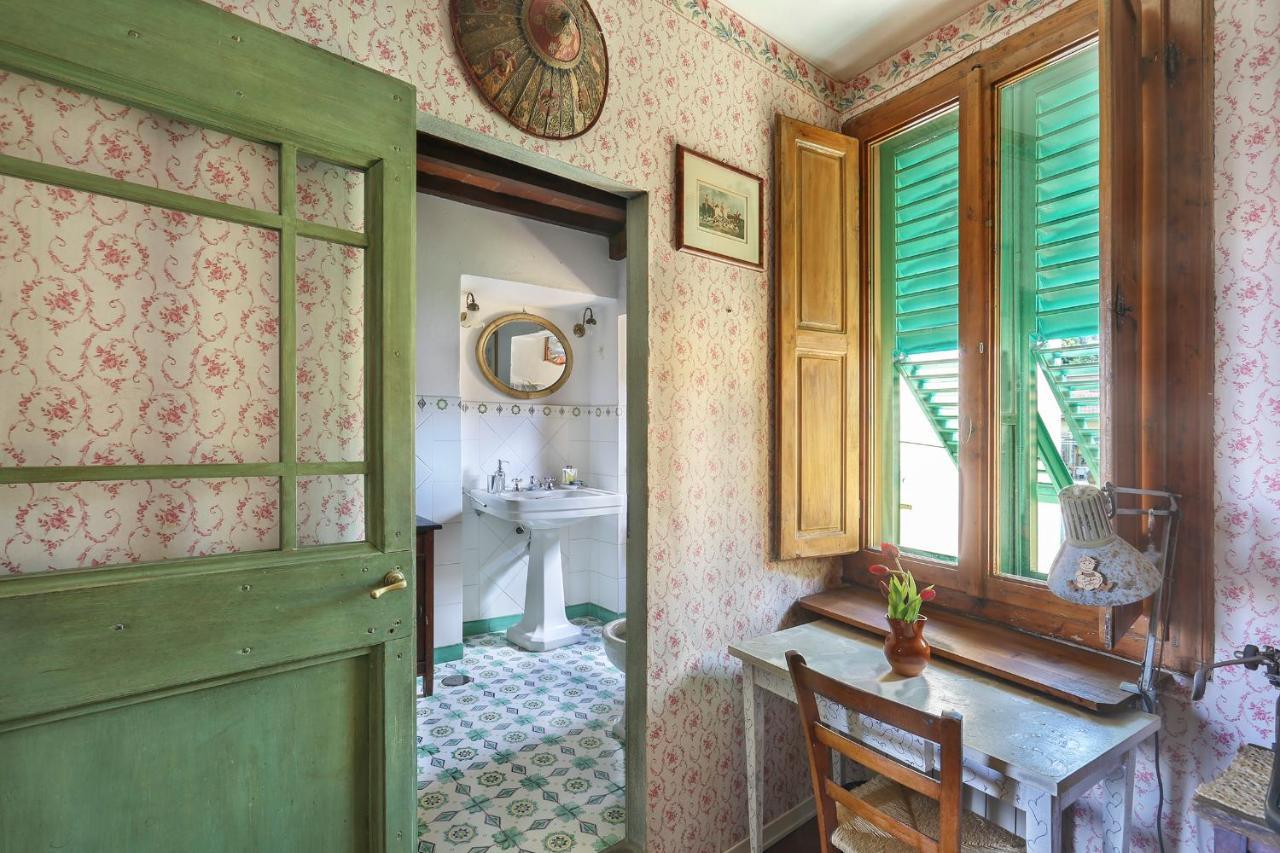 A Postcard View In A Vintage Apartment Florence Exterior photo